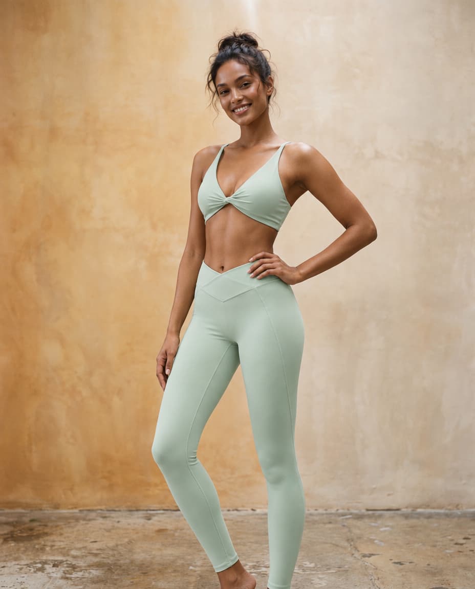 Talivra Muse - Twist-Front V-Neck Yoga Sports Bra
